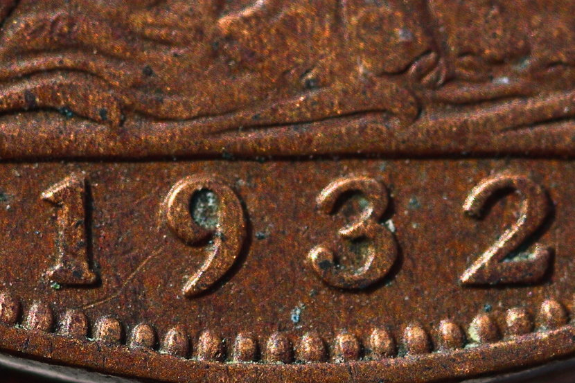  objeto de cobre com a inscrição 1932