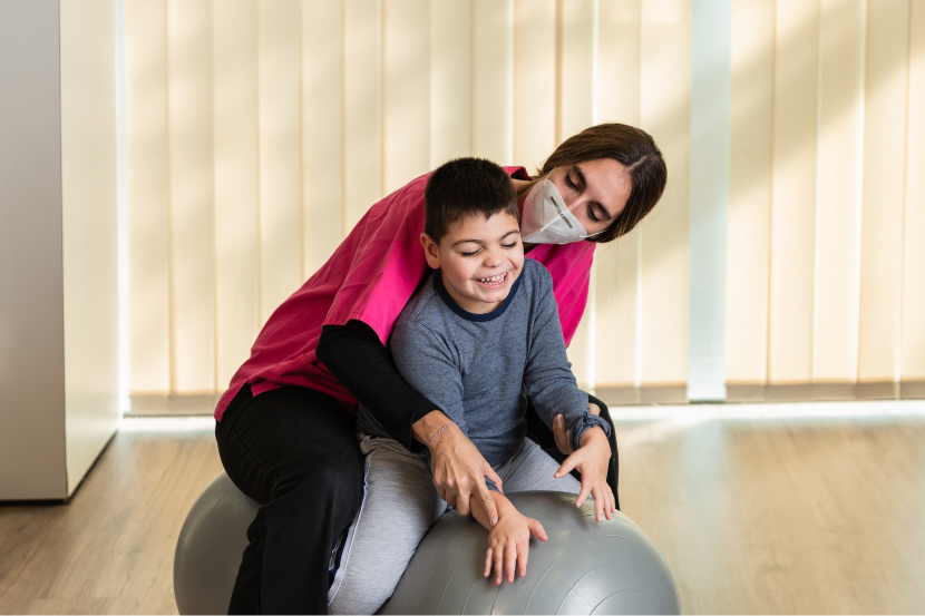 criança com paralisia cerebral infantil em tratamento