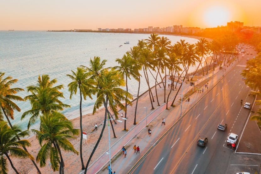 orla da praia de Maceió ilustrando cidade das melhores escolas de Maceió