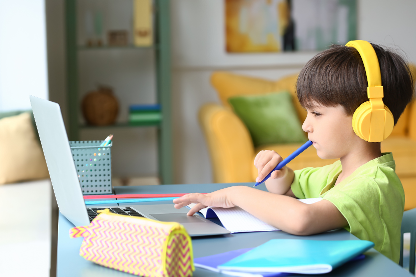 como montar rotina de estudos criança estudando em casa
