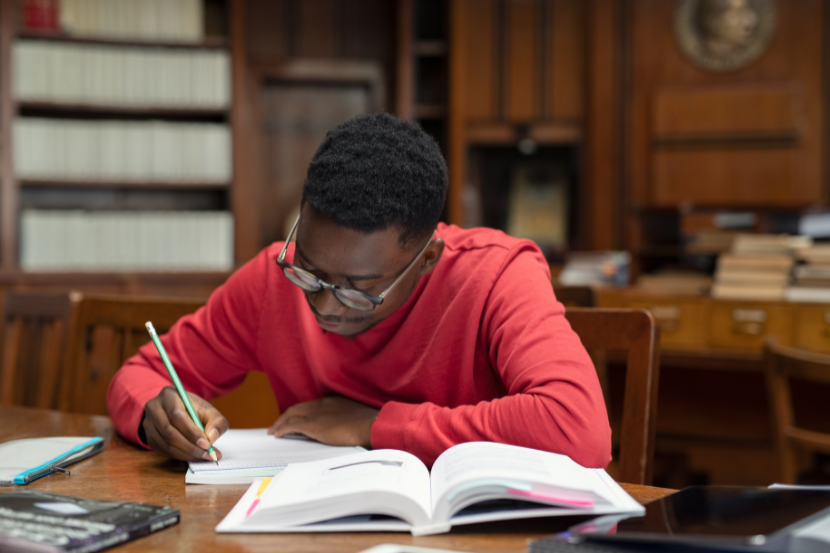 Plataforma MEC Enem aluno do ensino médio estudando para o enem