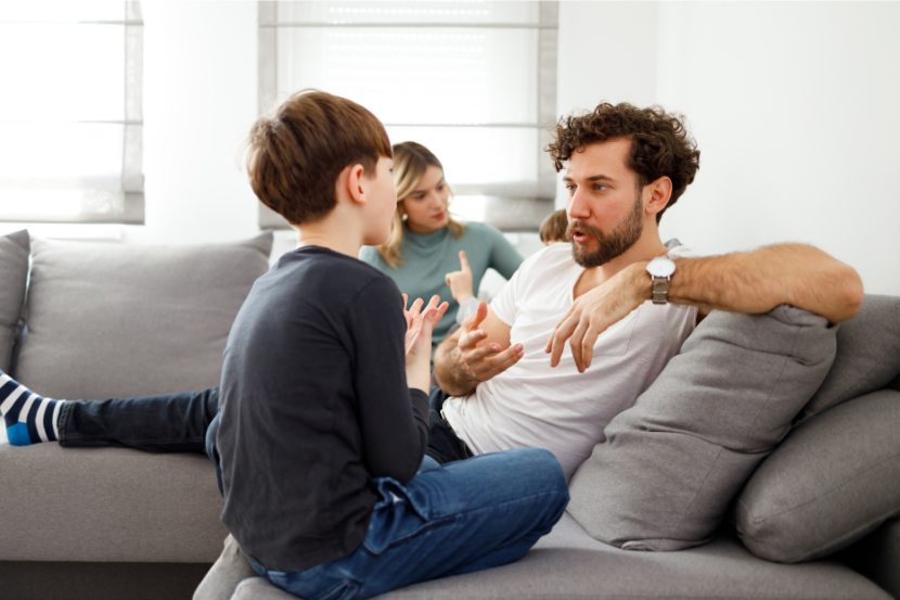 o que é comunicação não violenta pais conversando com os filhos de forma não violenta