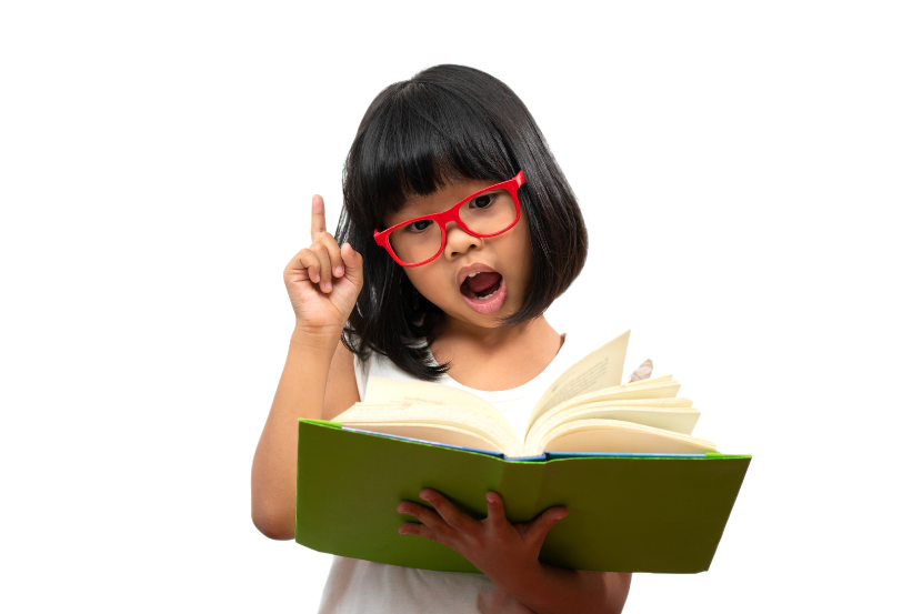 empreendedorismo infantil criança criativa com óculos e livro na mão