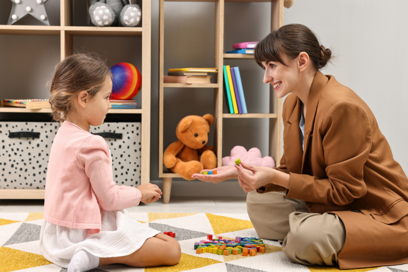 psicóloga infantil atendendo criança
