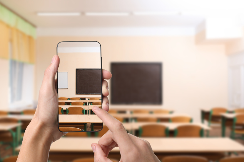 uso de imagem de alunos celular tirando foto da sala de aula