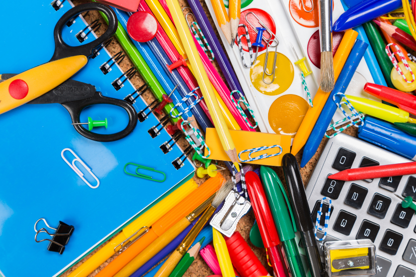 materiais escolares variados