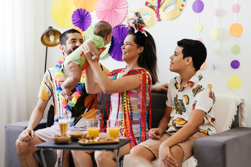 carnaval com crianças família curtindo carnaval em casa