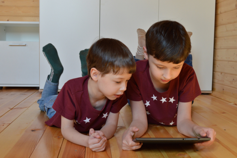 tempo de tela por idade crianças no tablet sem supervisão