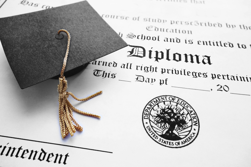 dupla diplomação ensino médio imagem de um diploma internacional de ensino médio